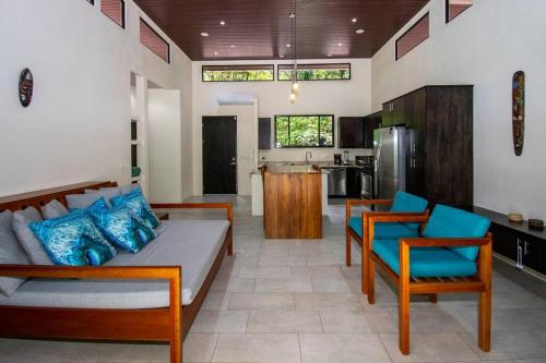 River view, 5 min beach, 2 beds in Dominical