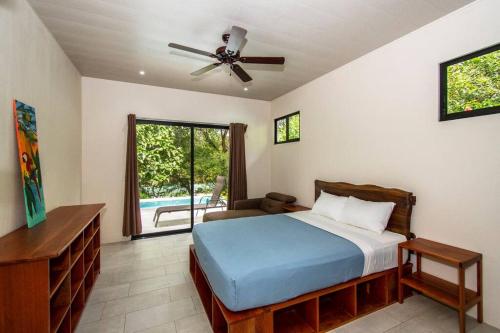 Guestroom, River view, 5 min beach, 2 beds in Dominical