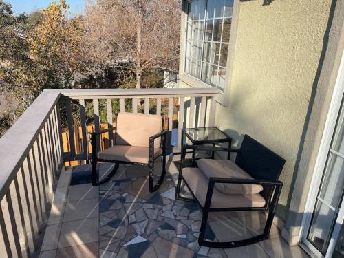 Casa de Abuelos, 2bd guest house, Jacuzzi, Biola, Disney, Knotts, LAX