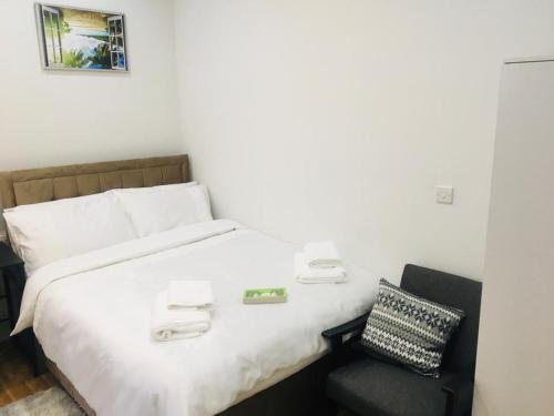 La Vie - Entire Apartment - Next to Central District Elizabeth line Tube Station - Near Central London & Wembley