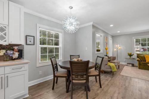 Cheerful 3 bedroom-long term close to uptown