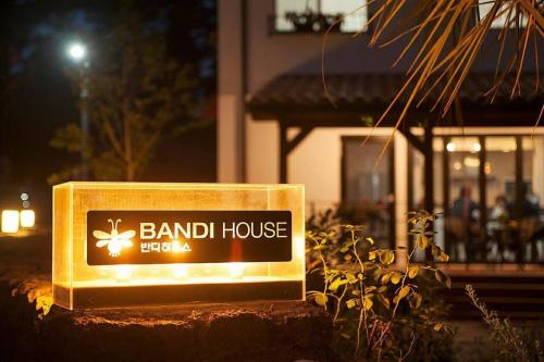 Bandi House