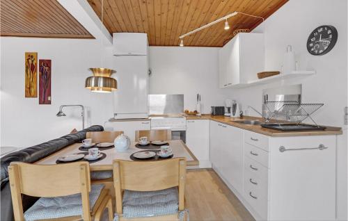 Kitchen, Nice Home In Haderslev in Arosund