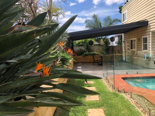 Guesthouse with Pool & BBQ - 10 kms from CBD
