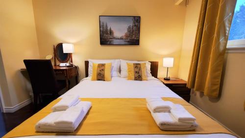 Newly Renovated-Cozy 2 BedRooms Bungalow MainFloor