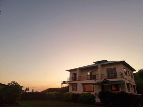 RUDRASHREE VILLA - Besides Valley View – khách sạn tại Haroshi