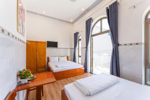 Quadruple Room with Bathroom image 5