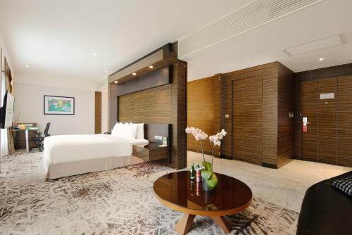 Holiday Inn Shanghai Hongqiao West, an IHG Hotel