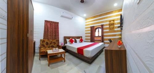 Deluxe King Room image 5