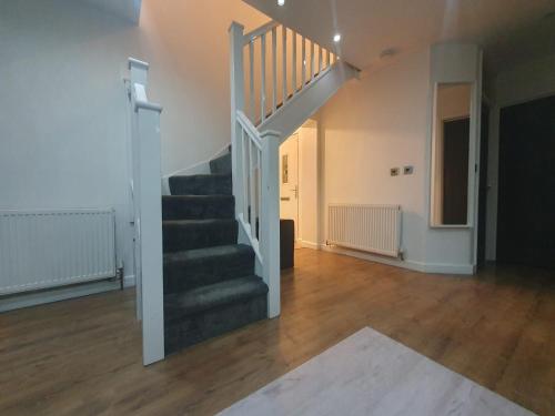 Luxury 5 - Spacious Contractor's Delight with 4 Bedrooms and Ample Driveway Parking, Luton (foto 6)