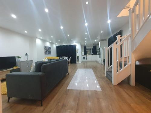Luxury 5 - Spacious Contractor's Delight with 4 Bedrooms and Ample Driveway Parking, Luton (foto 10)