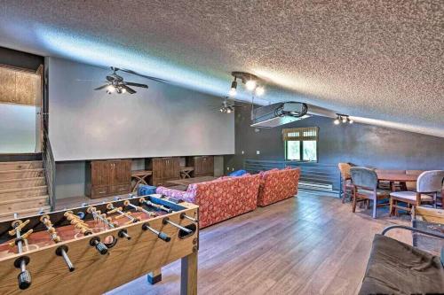 . Riverside Hideout: 3 Mi to Downtown Cedar Falls!