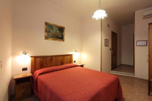 Hotel Margaret – Florence, IA