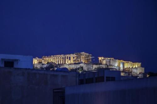 Luxury Acropolis View Duplex Penthouse in Thiseio 155m2, Atenas