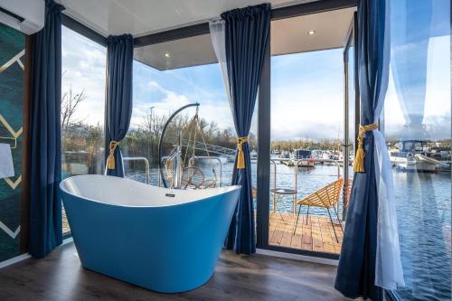 Hot tub, L'Escale Royale Saint-Martin-la-Garenne Port Ilon - Seine - Giverny in Other