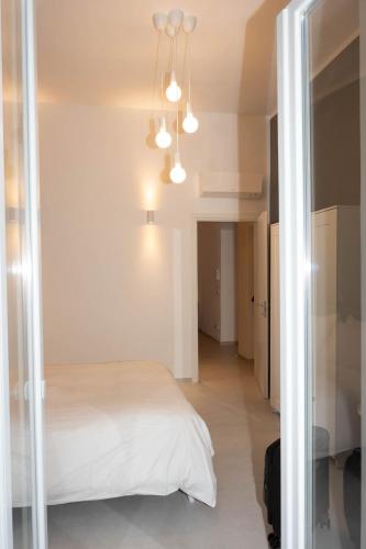 One-Bedroom Apartment image 6
