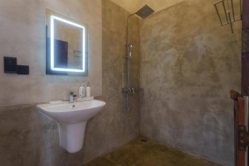 Deluxe Double Room image 10