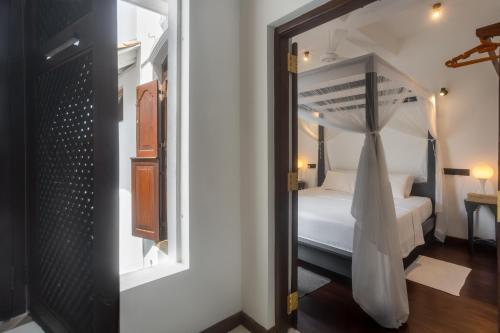 Deluxe Double Room image 9