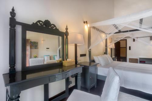 Deluxe Double Room with Sea View image 8