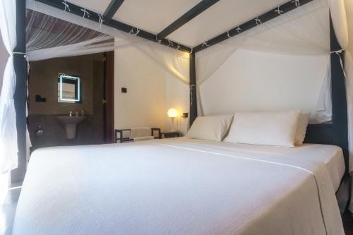 Deluxe Double Room image 3