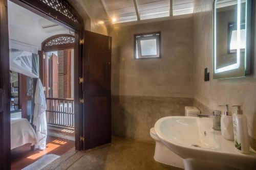 Deluxe Double Room image 2
