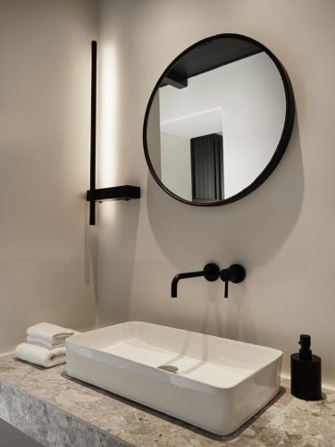 Junior Suite Outdoor Jetted Tub Sea View image 10