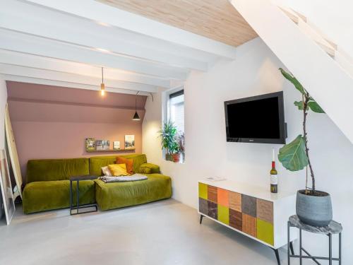  Stylish holiday home in Tuitjenhorn with private garden in Tuitjenhorn