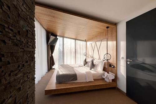 421614137 Hotel Ózon & Luxury Villas