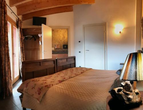 1 queen bed, 1 twin bed