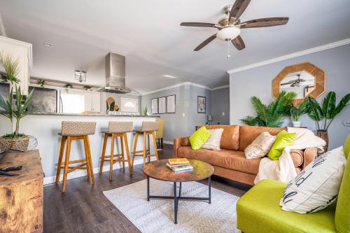 Bar/lounge, Bohemian Dream House - Near Mercedes Benz Stadium in Collier Heights