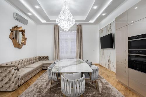 Heart of Budapest Luxury Apartment with Amazing View - image 11