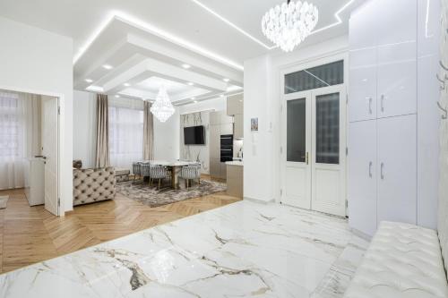 Heart of Budapest Luxury Apartment with Amazing View - image 9