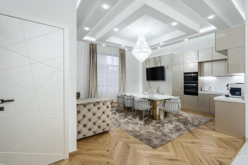 Heart of Budapest Luxury Apartment with Amazing View - image 5