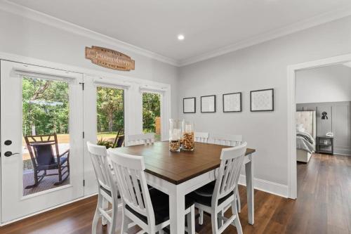 Relax, Rewind, Repeat - New Country Cottage in High Point