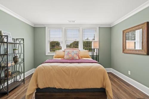 Relax, Rewind, Repeat - New Country Cottage in High Point
