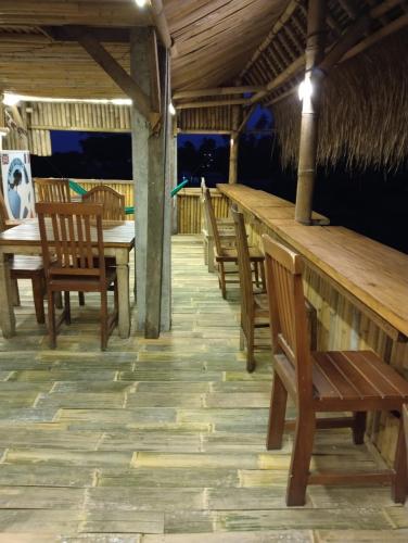 Amed Stop Inn Homestay, Rooftop Restaurant and Bar in Amed