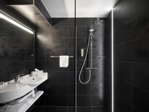 Le 24 Hotel - image 7