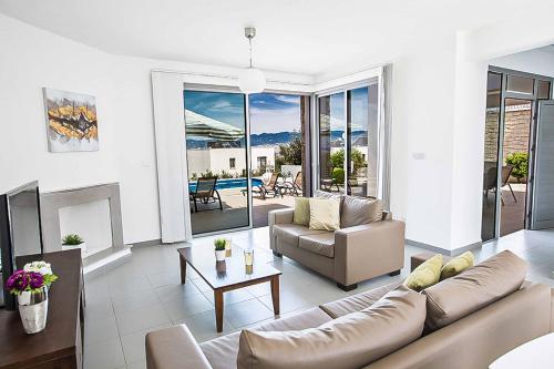 المرافق, Villa Latchi Thea in Neokhorio