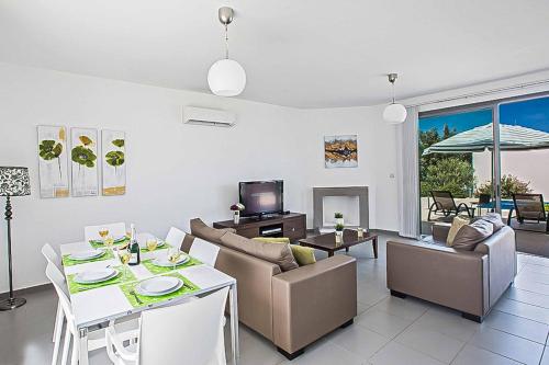 المرافق, Villa Latchi Thea in Neokhorio