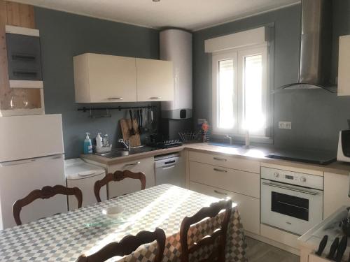 Gîte chalet-piscine "Belle-Etoile" Touraine Anjou (Gite chalet-piscine "Belle-Etoile" Touraine Anjou) in กู๊ร์แซลล์ ออง ตูแรน