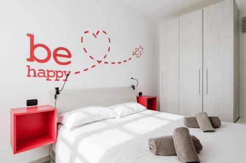 Be Happy - The House Of Travelers