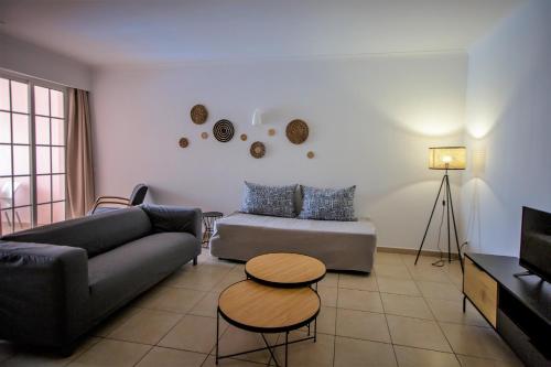 One-Bedroom Apartment with Pool View image 6
