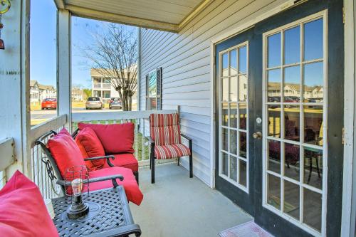 5 Mi to Beach Gulf Shores Condo with Perks! near Jack Edwards Airport