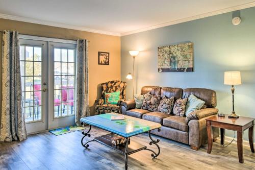 5 Mi to Beach Gulf Shores Condo with Perks! near Jack Edwards Airport
