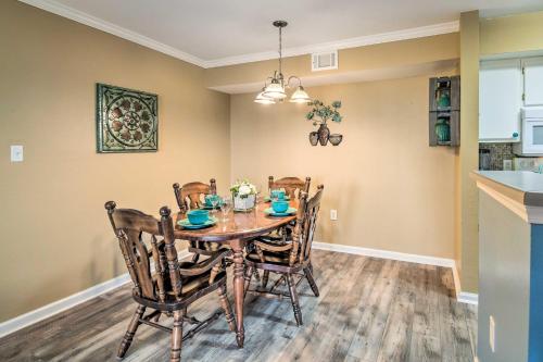 5 Mi to Beach Gulf Shores Condo with Perks! near Jack Edwards Airport