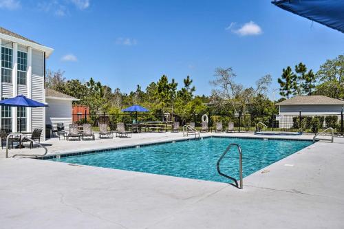 5 Mi to Beach Gulf Shores Condo with Perks! near Jack Edwards Airport