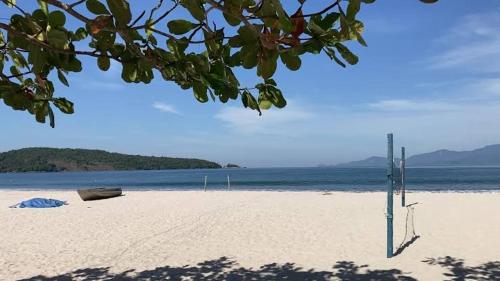 Strand, Casa com Ar e Churrasqueira na Prainha de Mambucaba in Portal das Artes