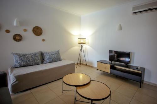 One-Bedroom Apartment with Pool View image 5