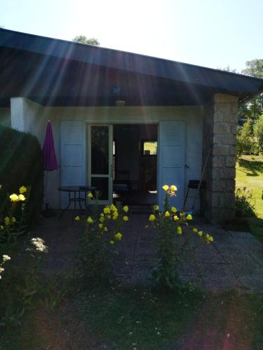 . Studio avec jardin amenage a Treignac