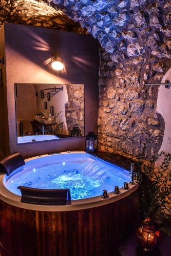 Vicolo72 Room Type - Suite with Hot Tub Vicolo72 Room Type - Suite with Hot Tub